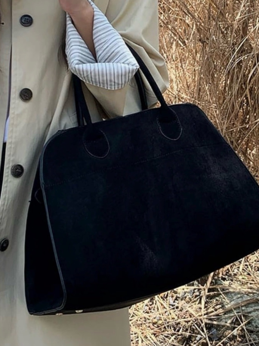 Crescent SatchelTote color black  Onlvye Trendy faux suede.